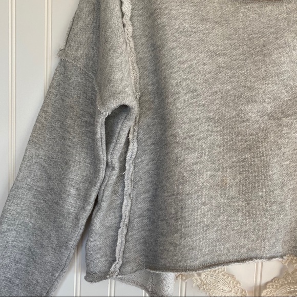 Free People cropped grey sweatshirt SIZE XS decorative open lacy back - Picture 4 of 8
